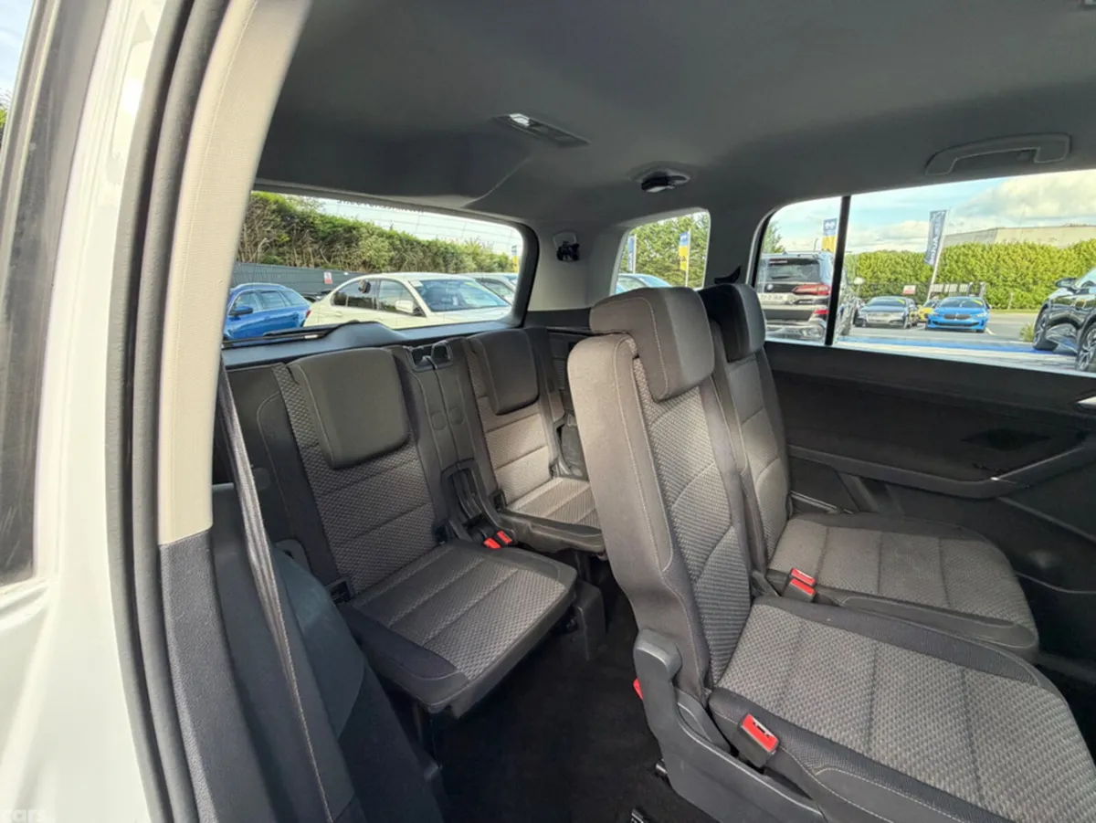 Volkswagen Touran MPV, Diesel, 2019, White