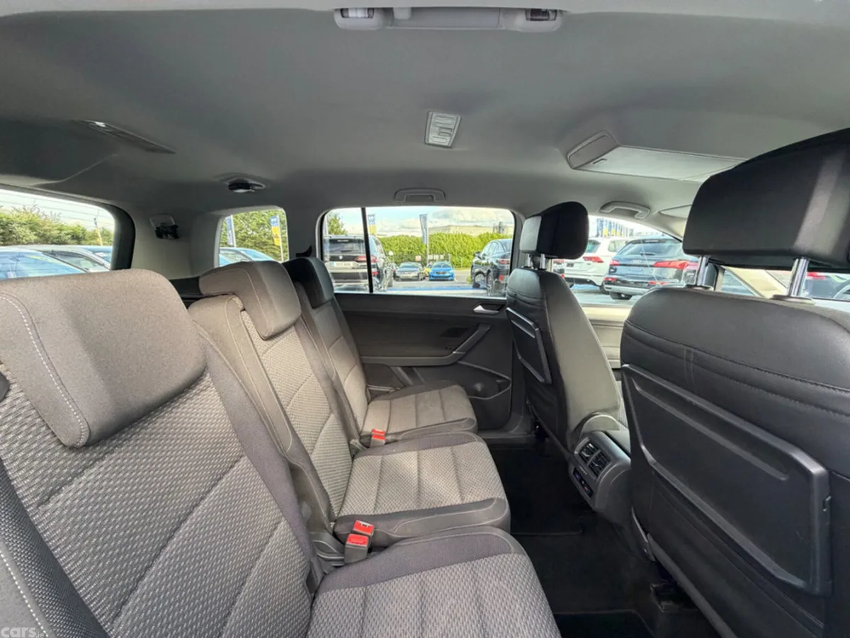 Volkswagen Touran MPV, Diesel, 2019, White