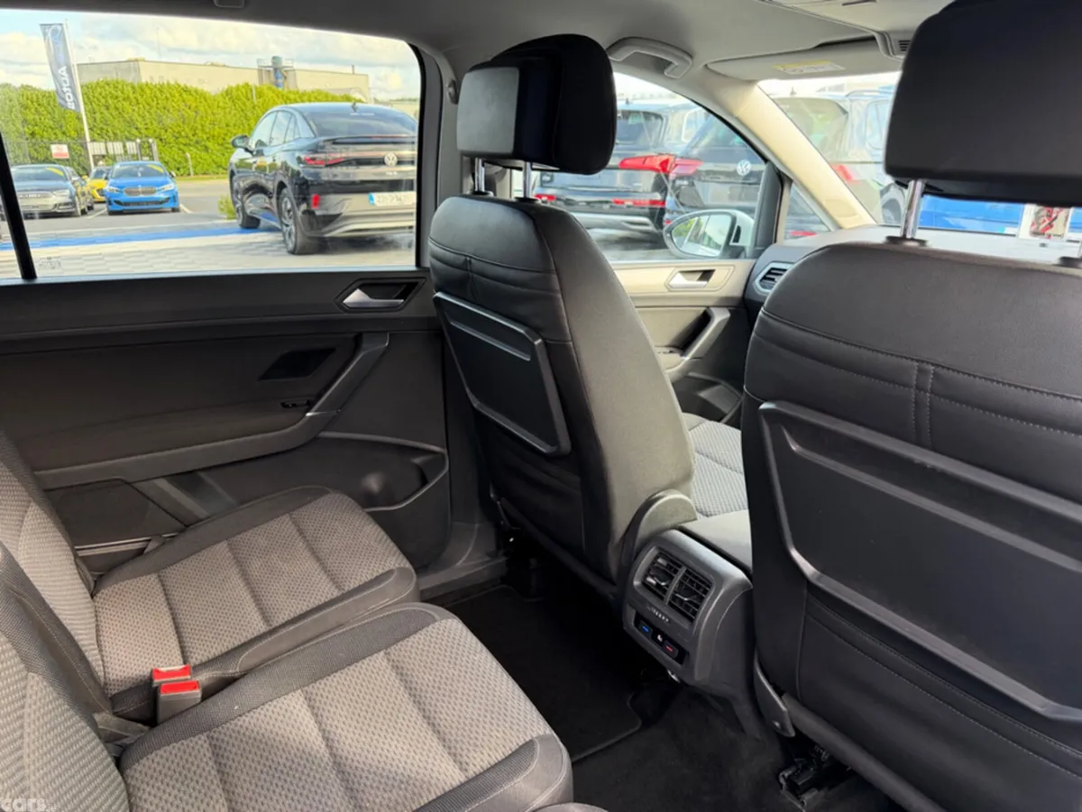 Volkswagen Touran MPV, Diesel, 2019, White