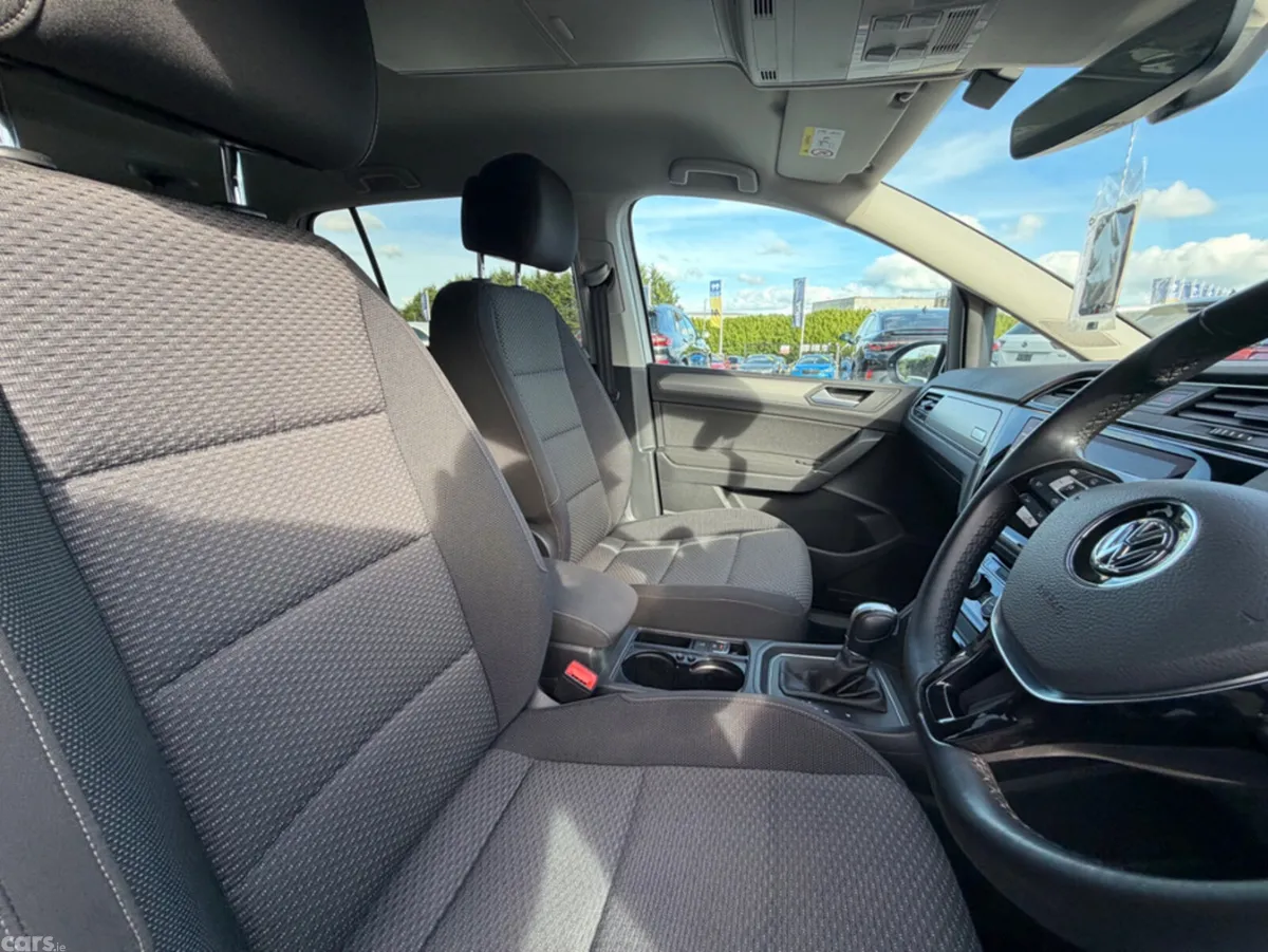 Volkswagen Touran MPV, Diesel, 2019, White