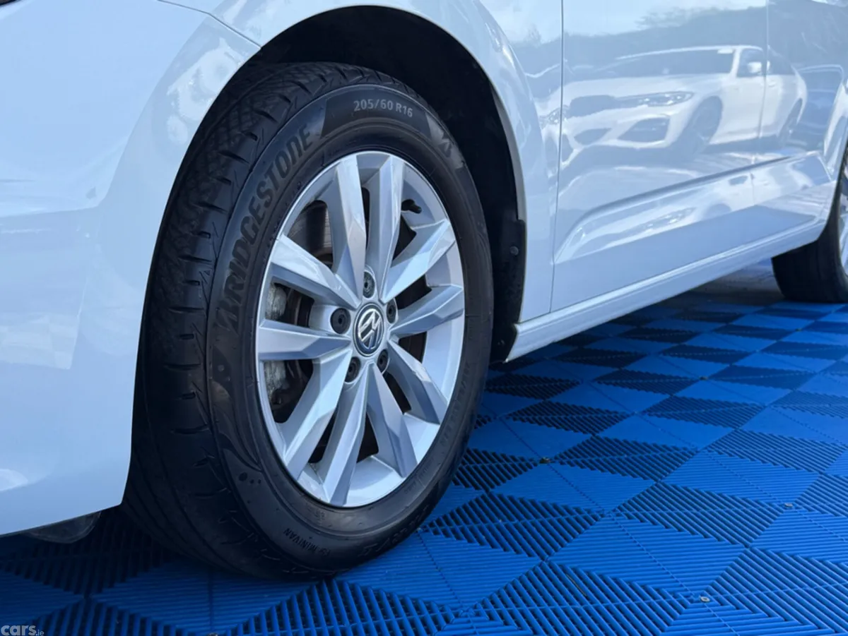 Volkswagen Touran MPV, Diesel, 2019, White