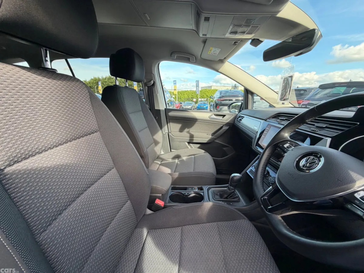 Volkswagen Touran MPV, Diesel, 2019, White