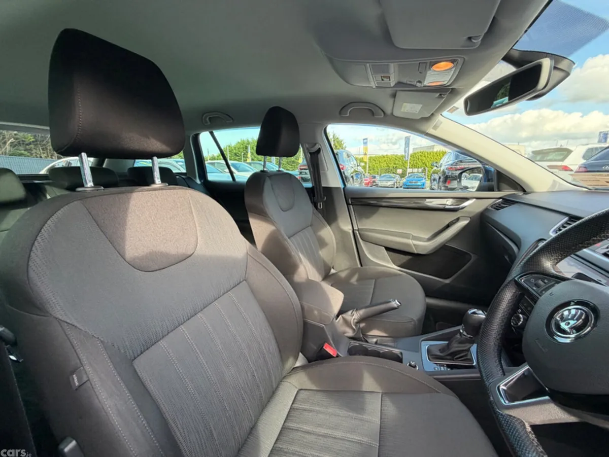 Skoda Octavia Estate, Diesel, 2019, Blue