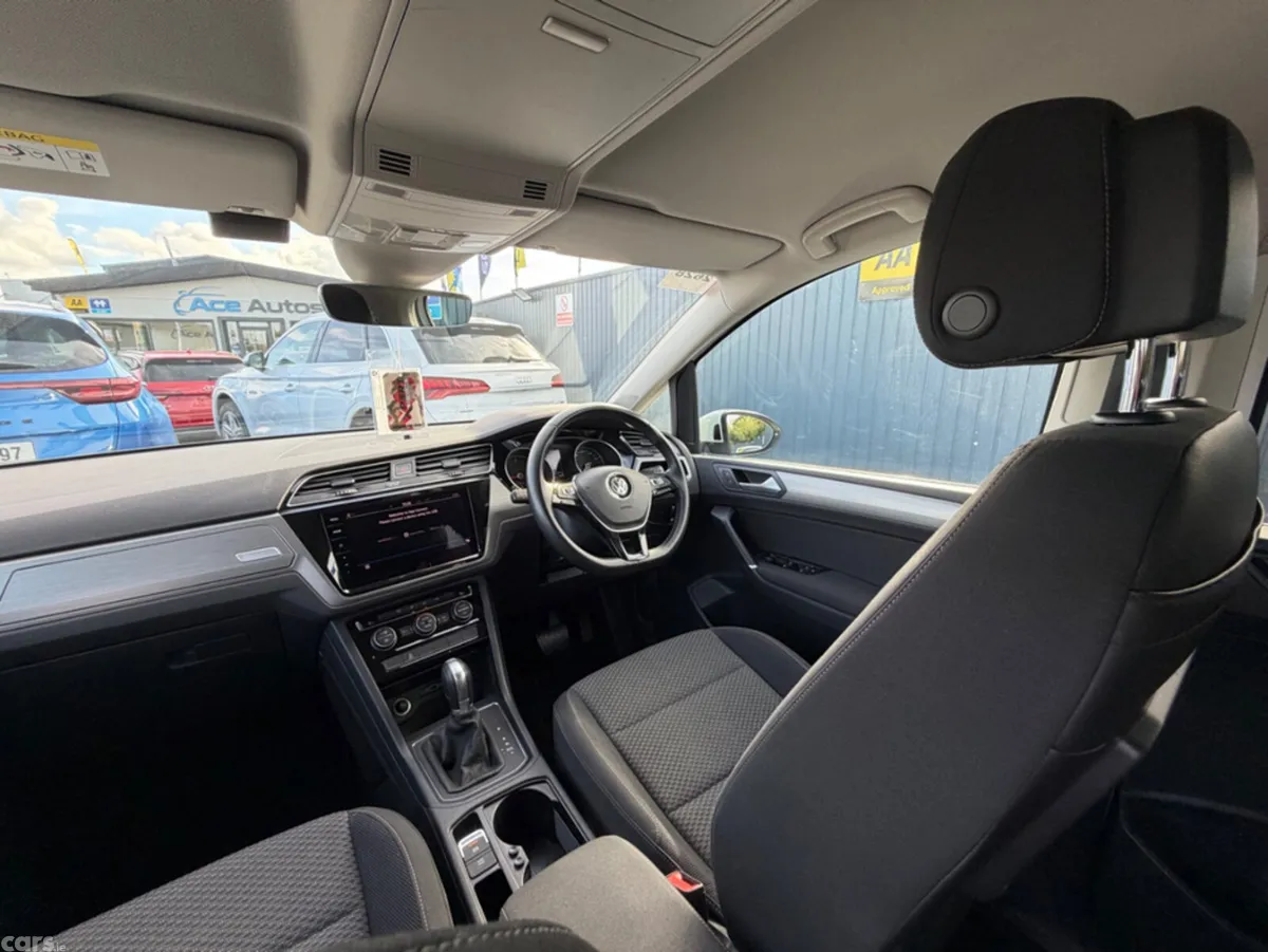 Volkswagen Touran MPV, Diesel, 2019, White