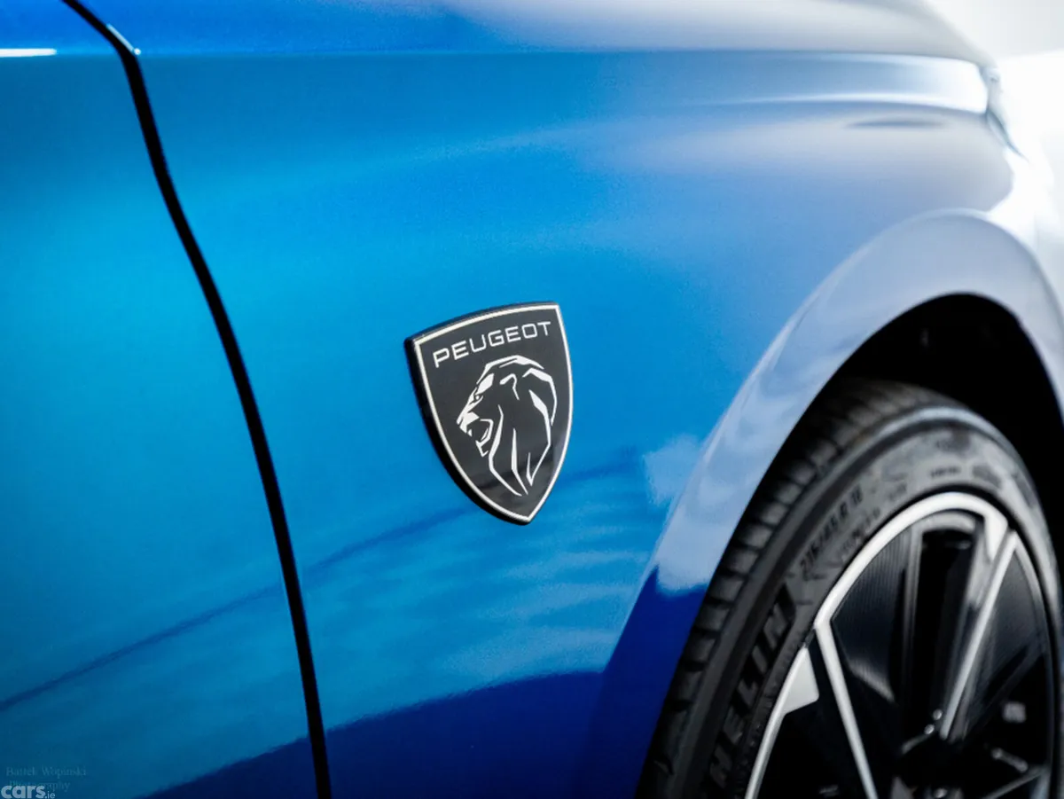 Peugeot 308 Hatchback, Electric, 2024, Blue