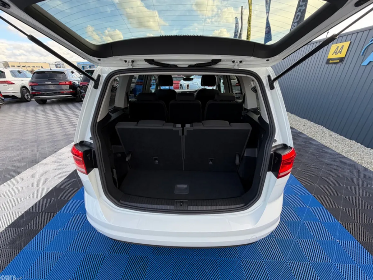 Volkswagen Touran MPV, Diesel, 2019, White