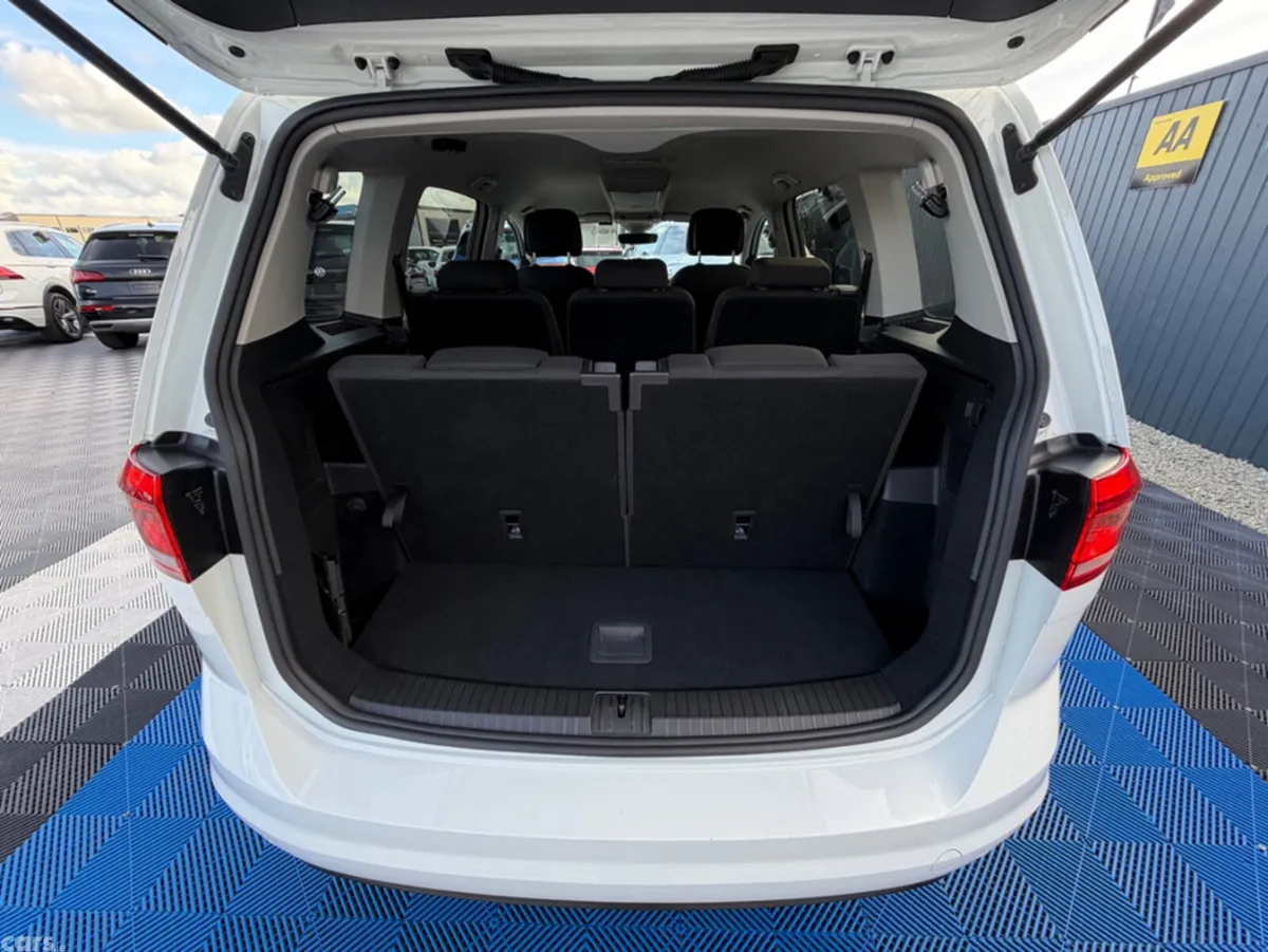 Volkswagen Touran MPV, Diesel, 2019, White