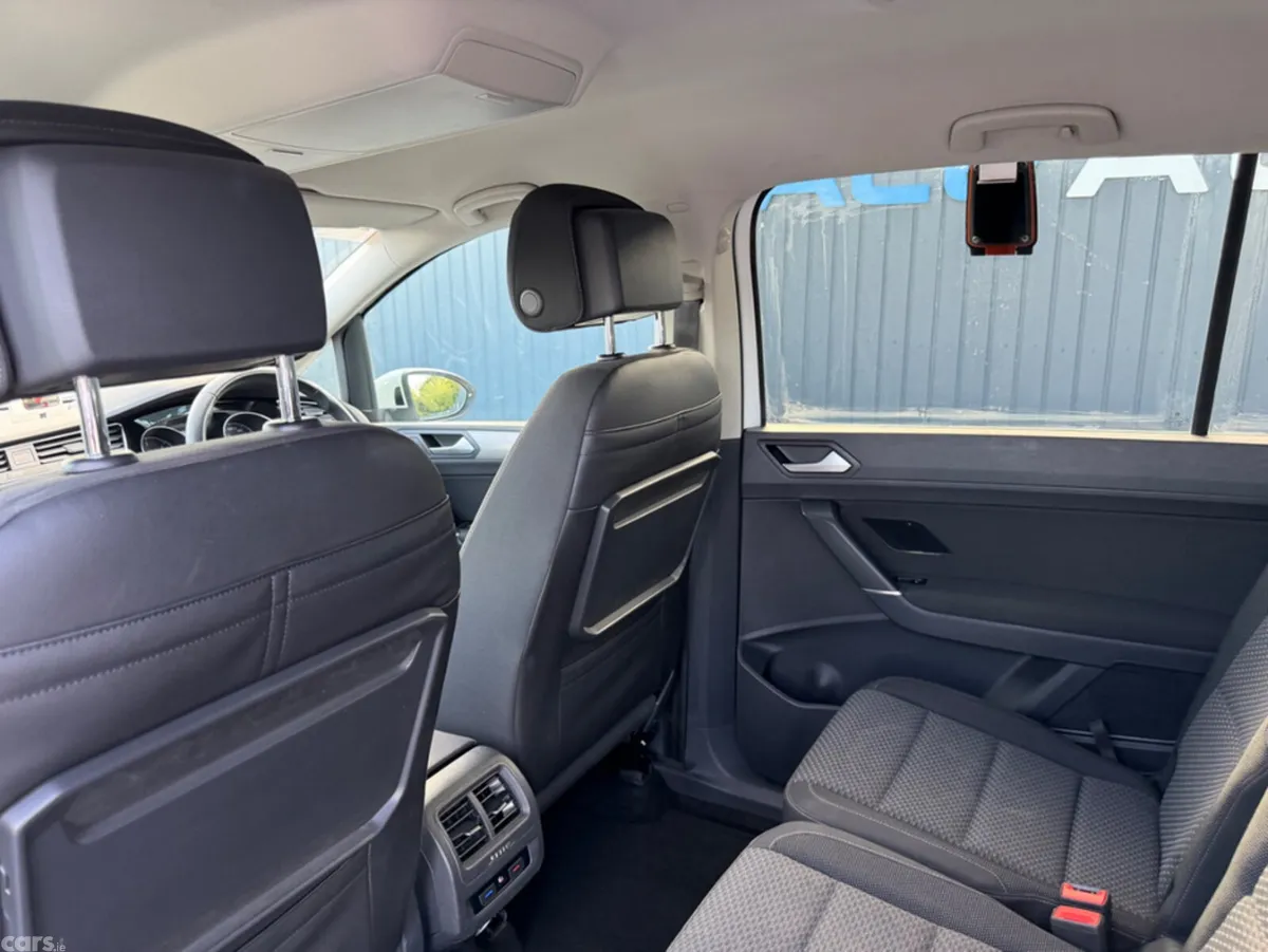 Volkswagen Touran MPV, Diesel, 2019, White