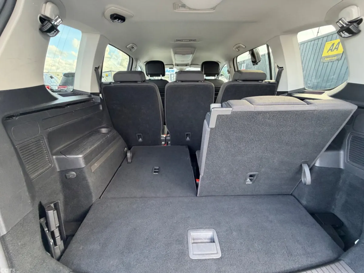 Volkswagen Touran MPV, Diesel, 2019, White