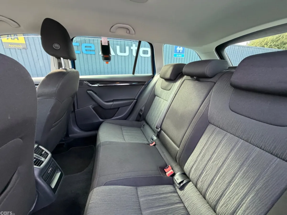 Skoda Octavia Estate, Diesel, 2019, Blue