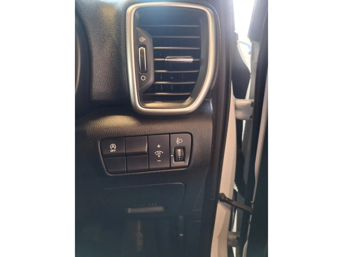 Kia Sportage MPV, Diesel Hybrid, 2021, White