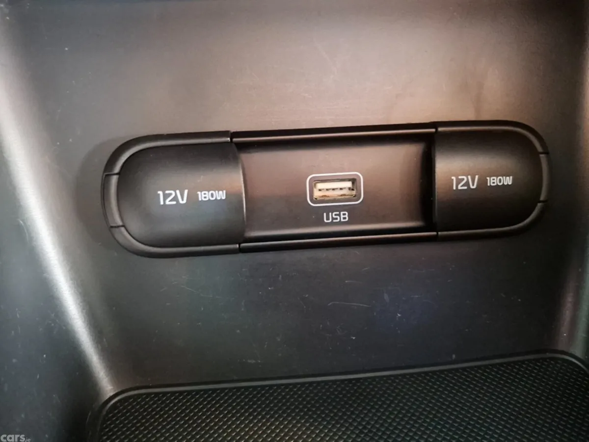 Kia Sportage MPV, Diesel Hybrid, 2021, White