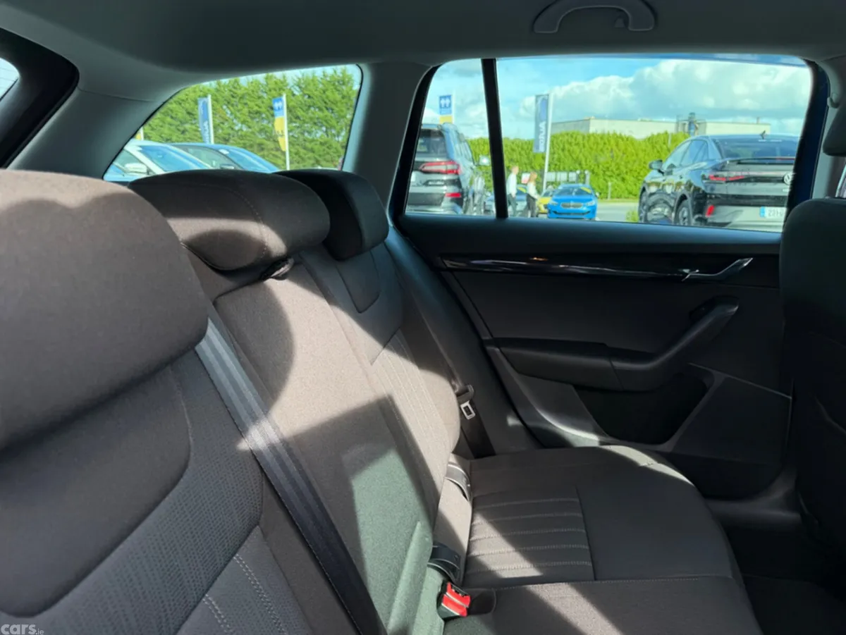 Skoda Octavia Estate, Diesel, 2019, Blue