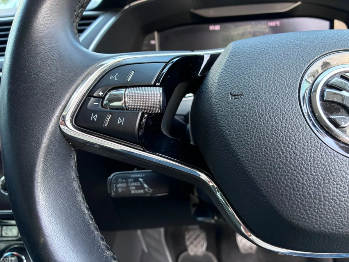 Skoda Superb Hatchback, Diesel, 2022, Grey