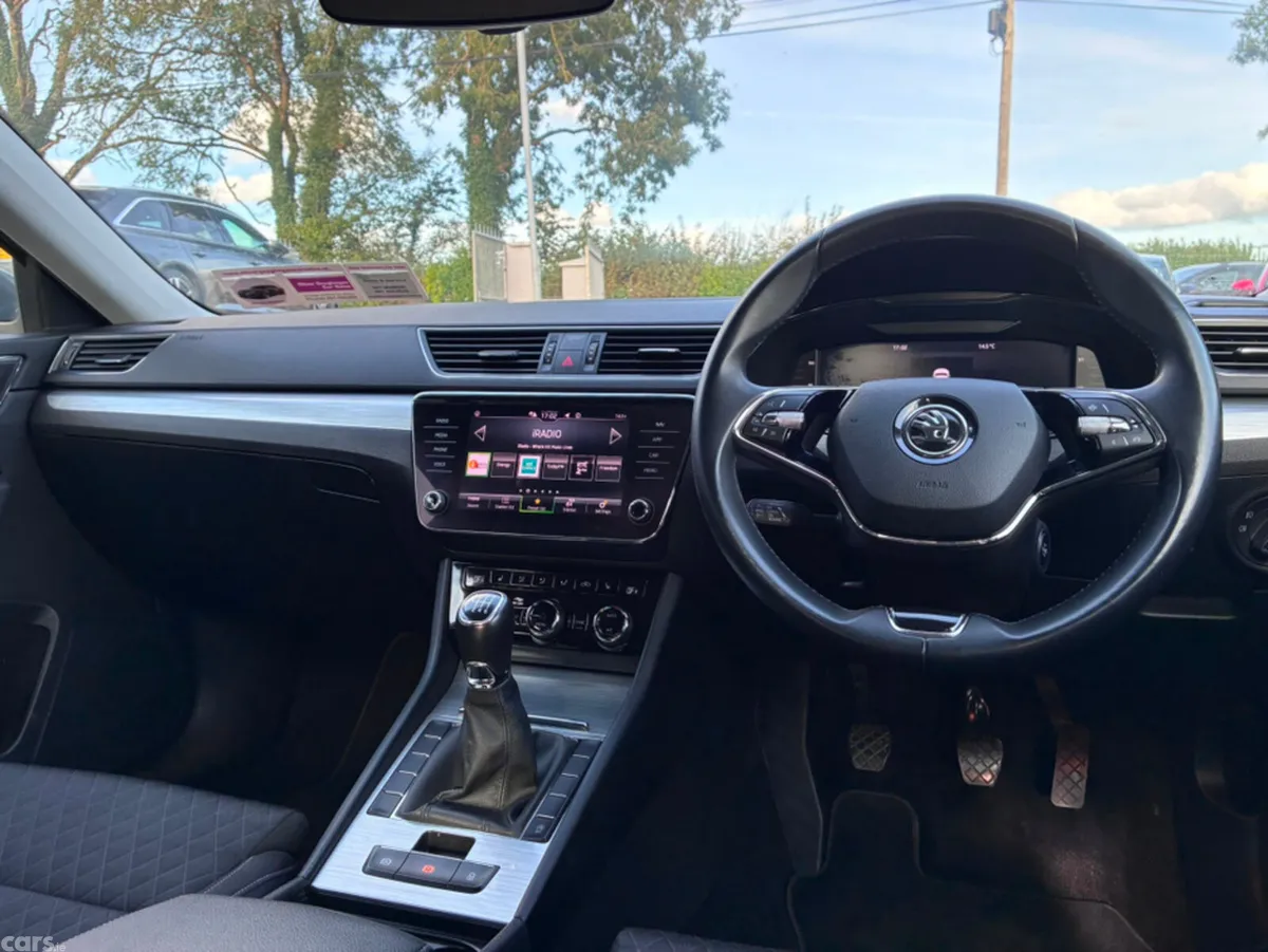 Skoda Superb Hatchback, Diesel, 2022, Grey