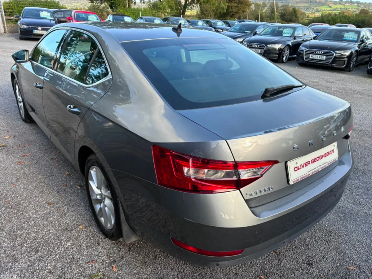 Skoda Superb Hatchback, Diesel, 2022, Grey
