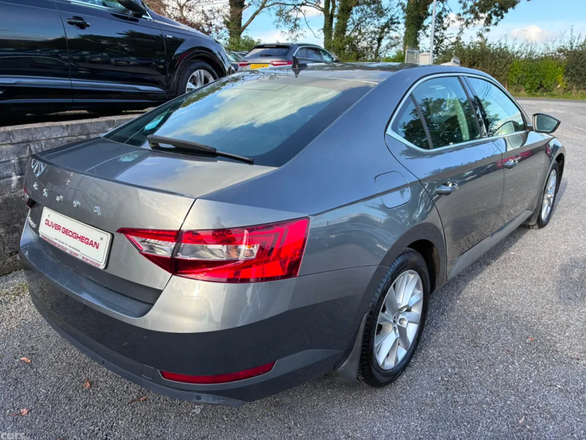 Skoda Superb Hatchback, Diesel, 2022, Grey
