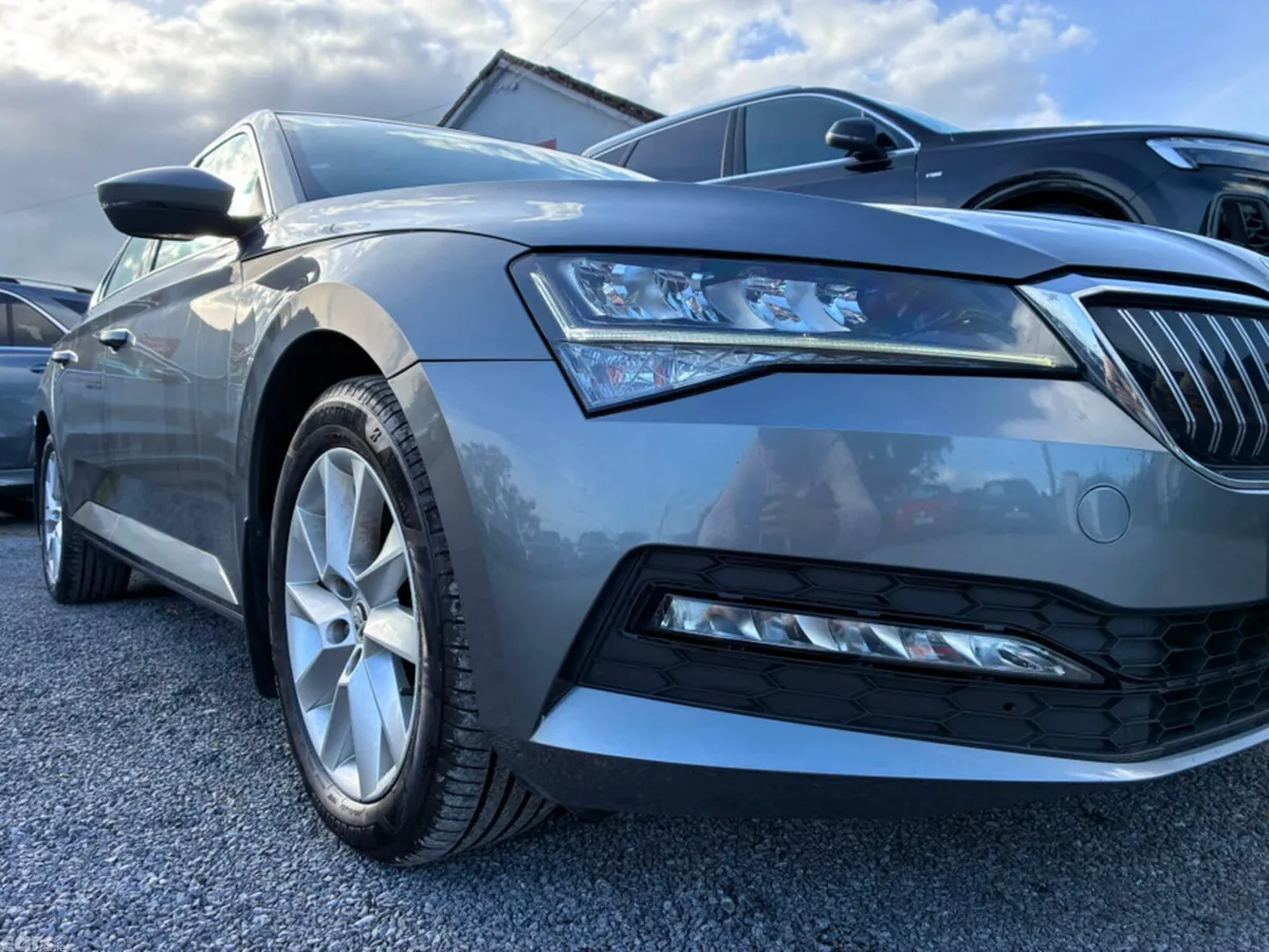 Skoda Superb Hatchback, Diesel, 2022, Grey