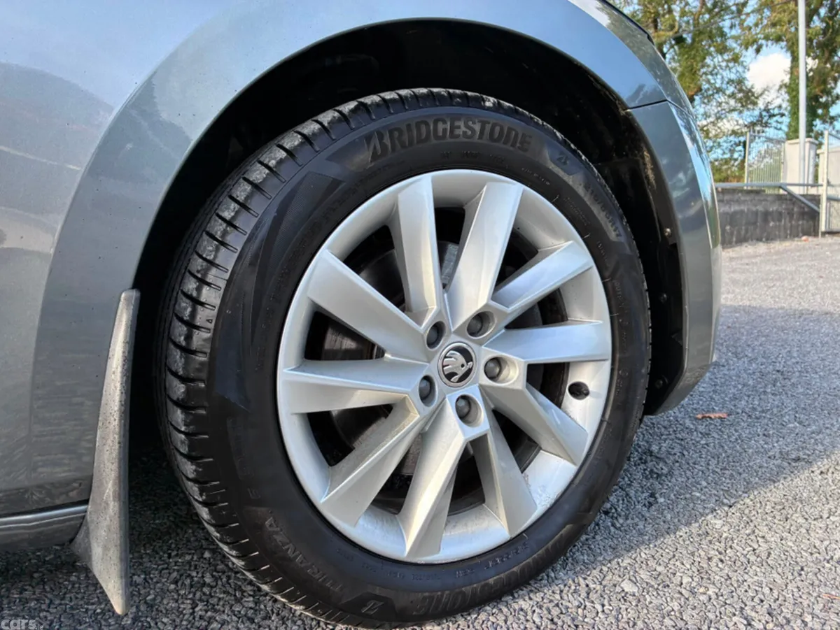 Skoda Superb Hatchback, Diesel, 2022, Grey