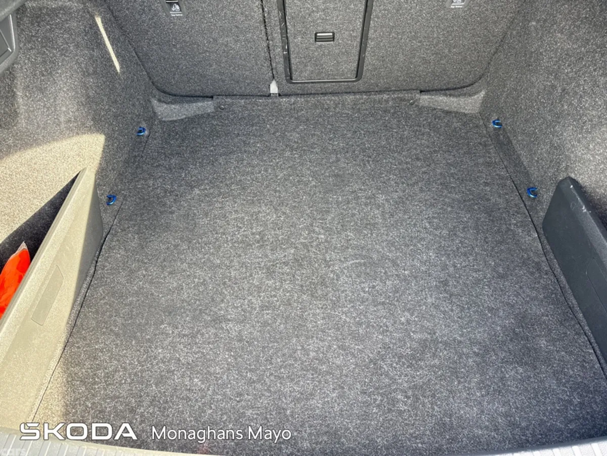 Skoda Octavia Hatchback, Petrol, 2021, Blue