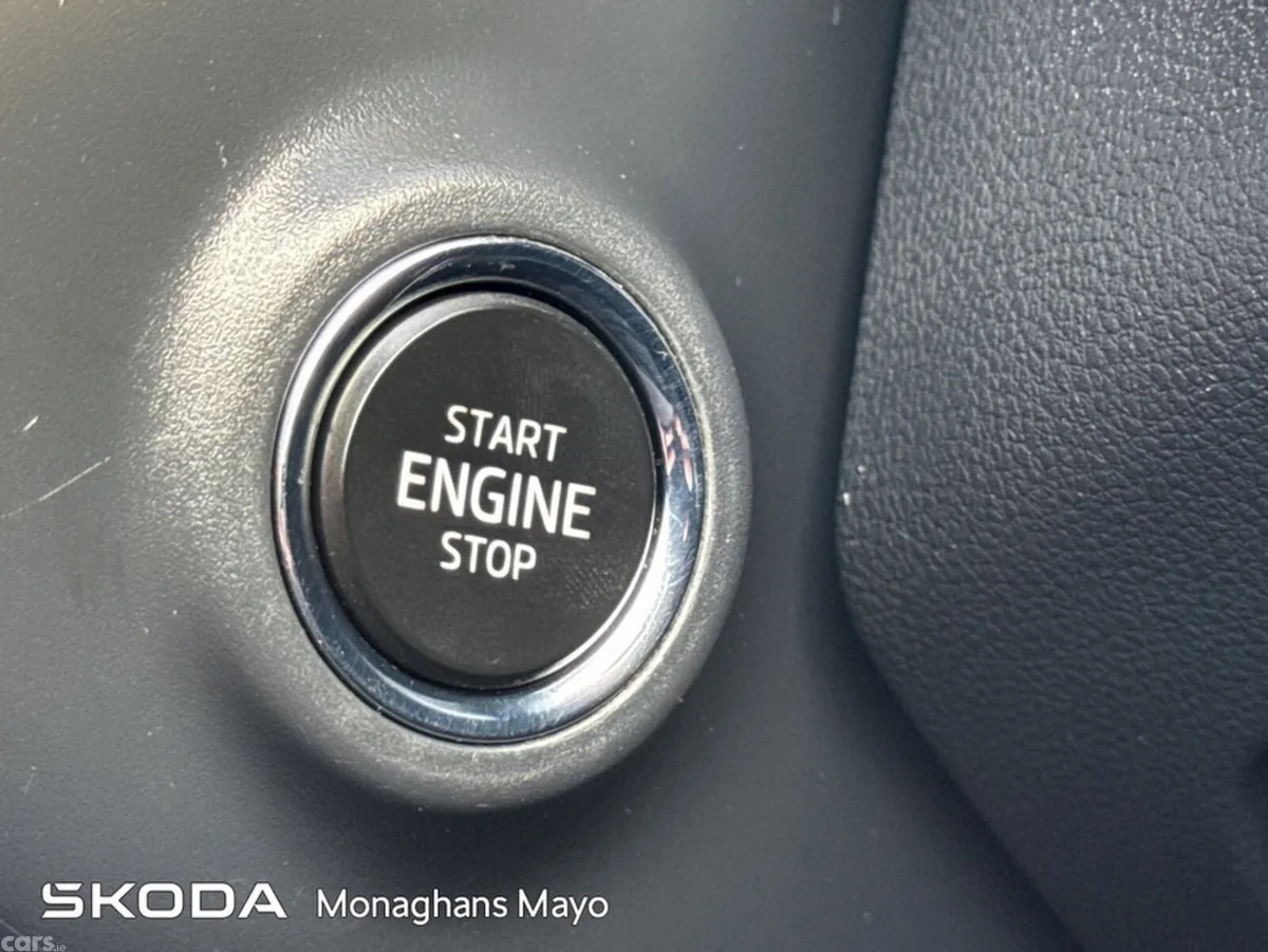 Skoda Octavia Hatchback, Petrol, 2021, Blue
