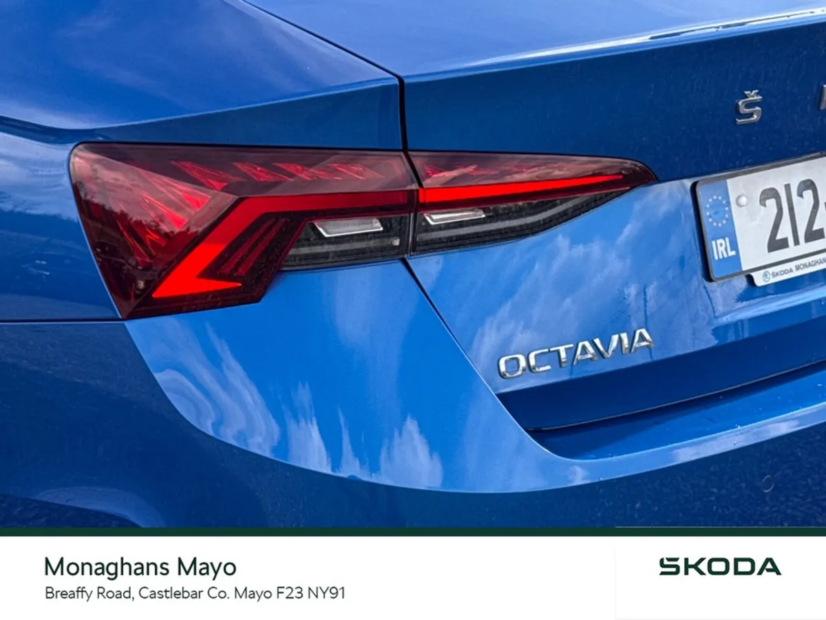 Skoda Octavia Hatchback, Petrol, 2021, Blue