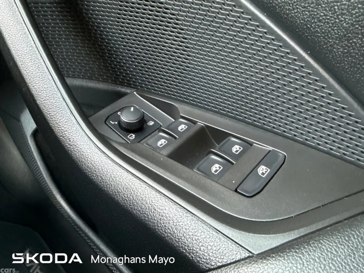 Skoda Octavia Hatchback, Petrol, 2021, Blue