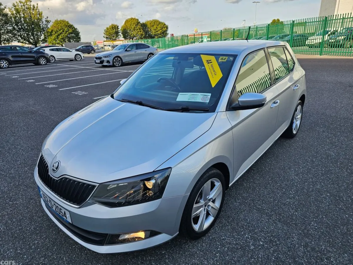 Skoda Fabia Hatchback, Petrol, 2015, Silver