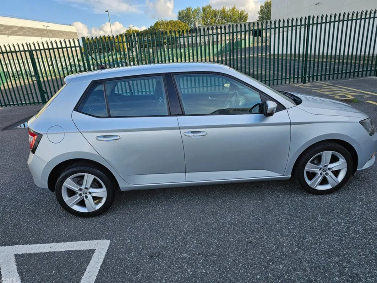 Skoda Fabia Hatchback, Petrol, 2015, Silver