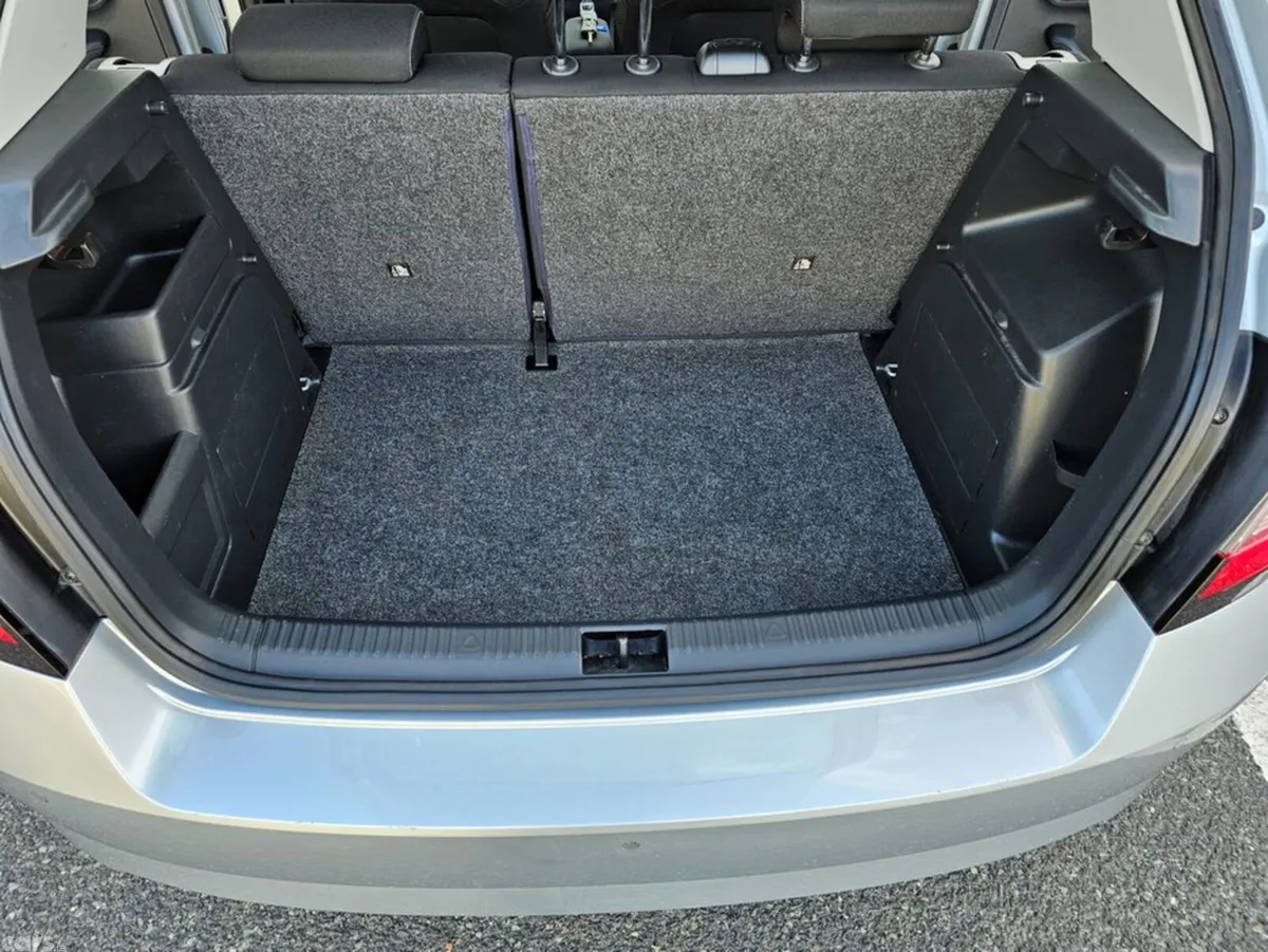 Skoda Fabia Hatchback, Petrol, 2015, Silver