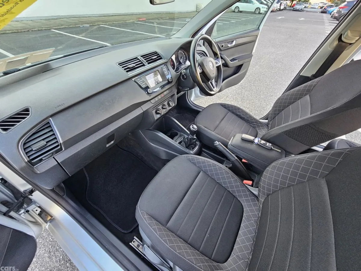 Skoda Fabia Hatchback, Petrol, 2015, Silver