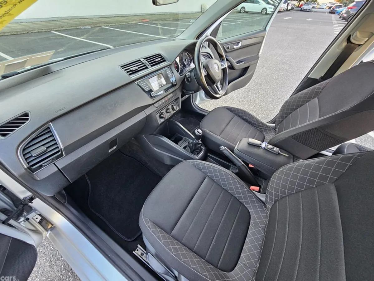 Skoda Fabia Hatchback, Petrol, 2015, Silver