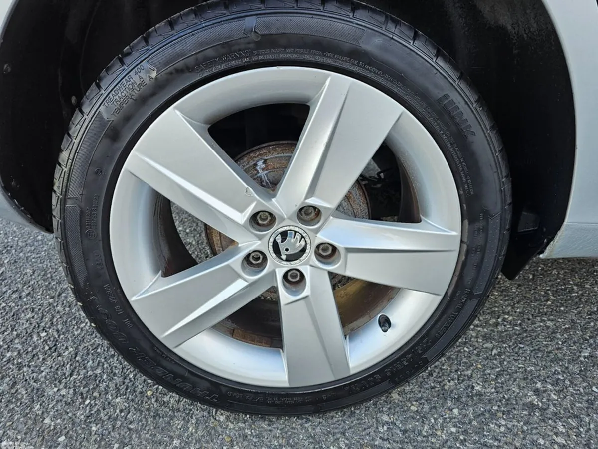 Skoda Fabia Hatchback, Petrol, 2015, Silver