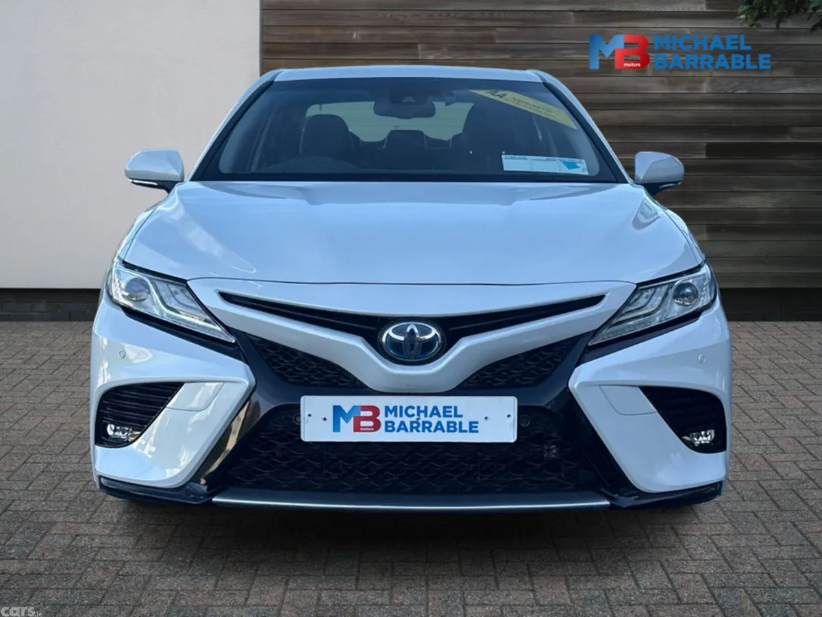 Toyota Camry Saloon, Petrol Hybrid, 2019, White