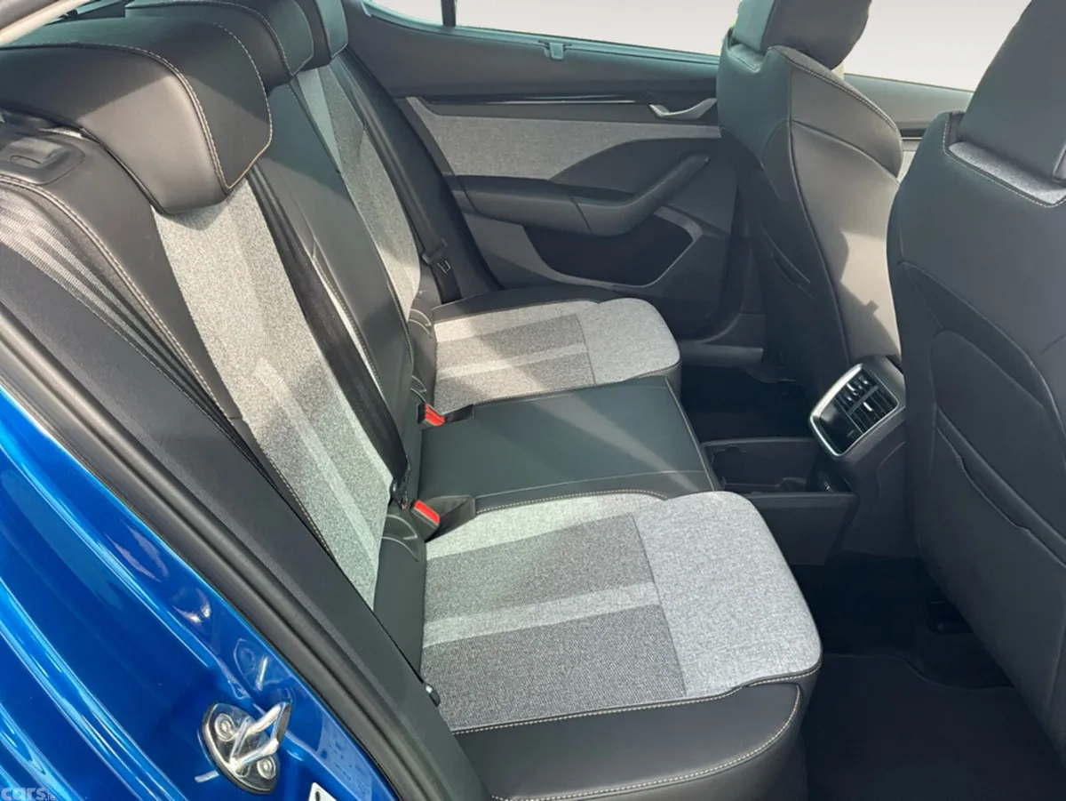 Skoda Octavia Hatchback, Diesel, 2024, Blue