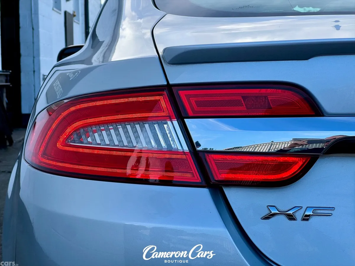 Jaguar XF Saloon, Petrol, 2013, Silver