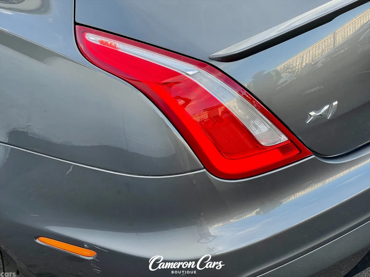 Jaguar XJ Saloon, Petrol, 2016, Grey