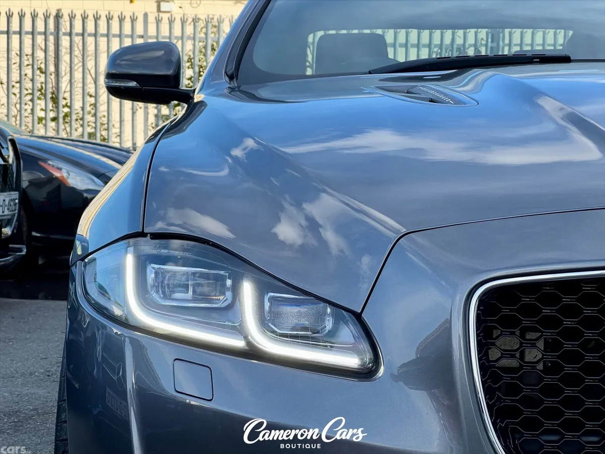 Jaguar XJ Saloon, Petrol, 2016, Grey