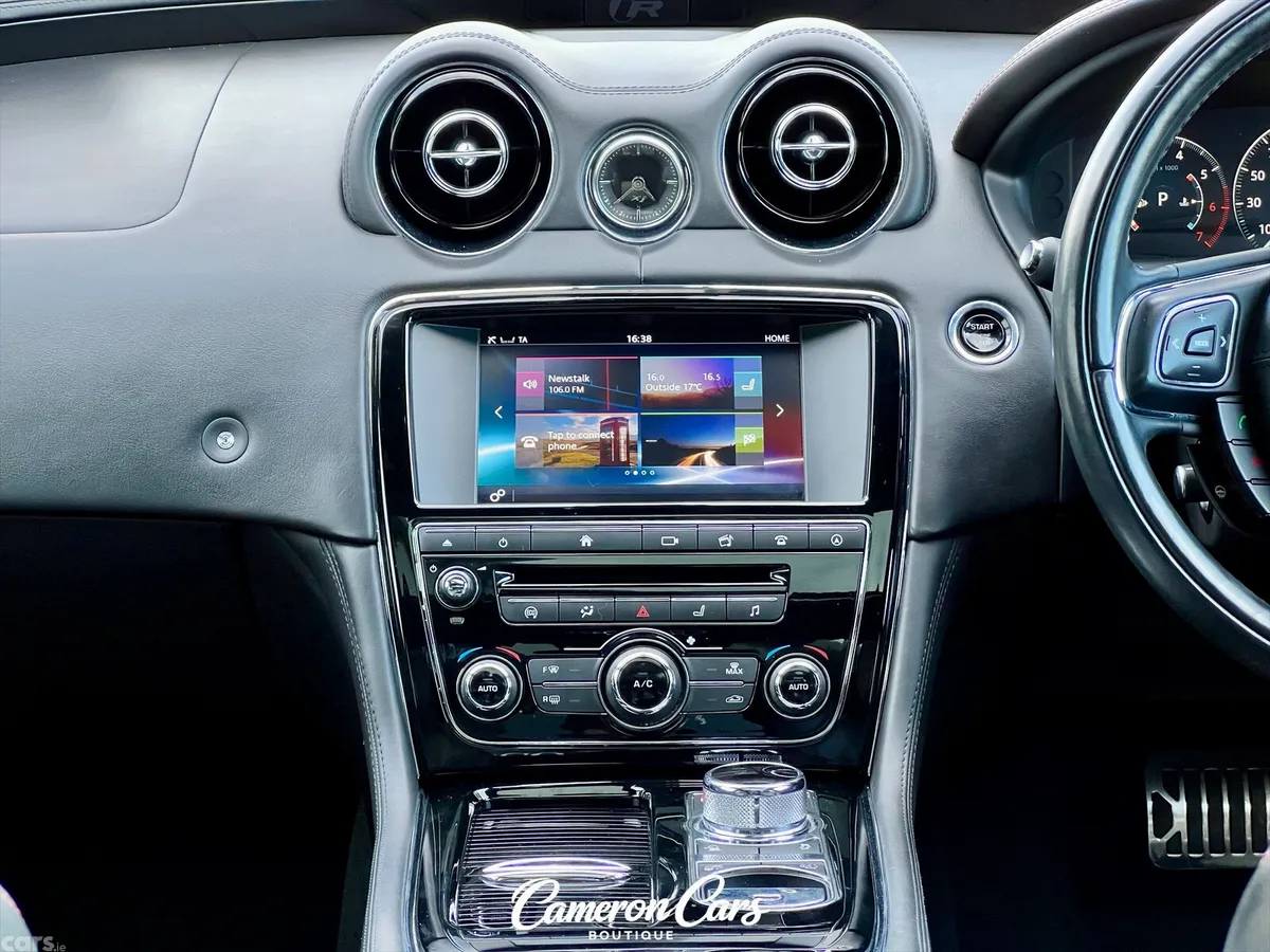 Jaguar XJ Saloon, Petrol, 2016, Grey