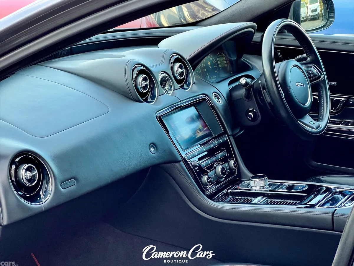 Jaguar XJ Saloon, Petrol, 2016, Grey