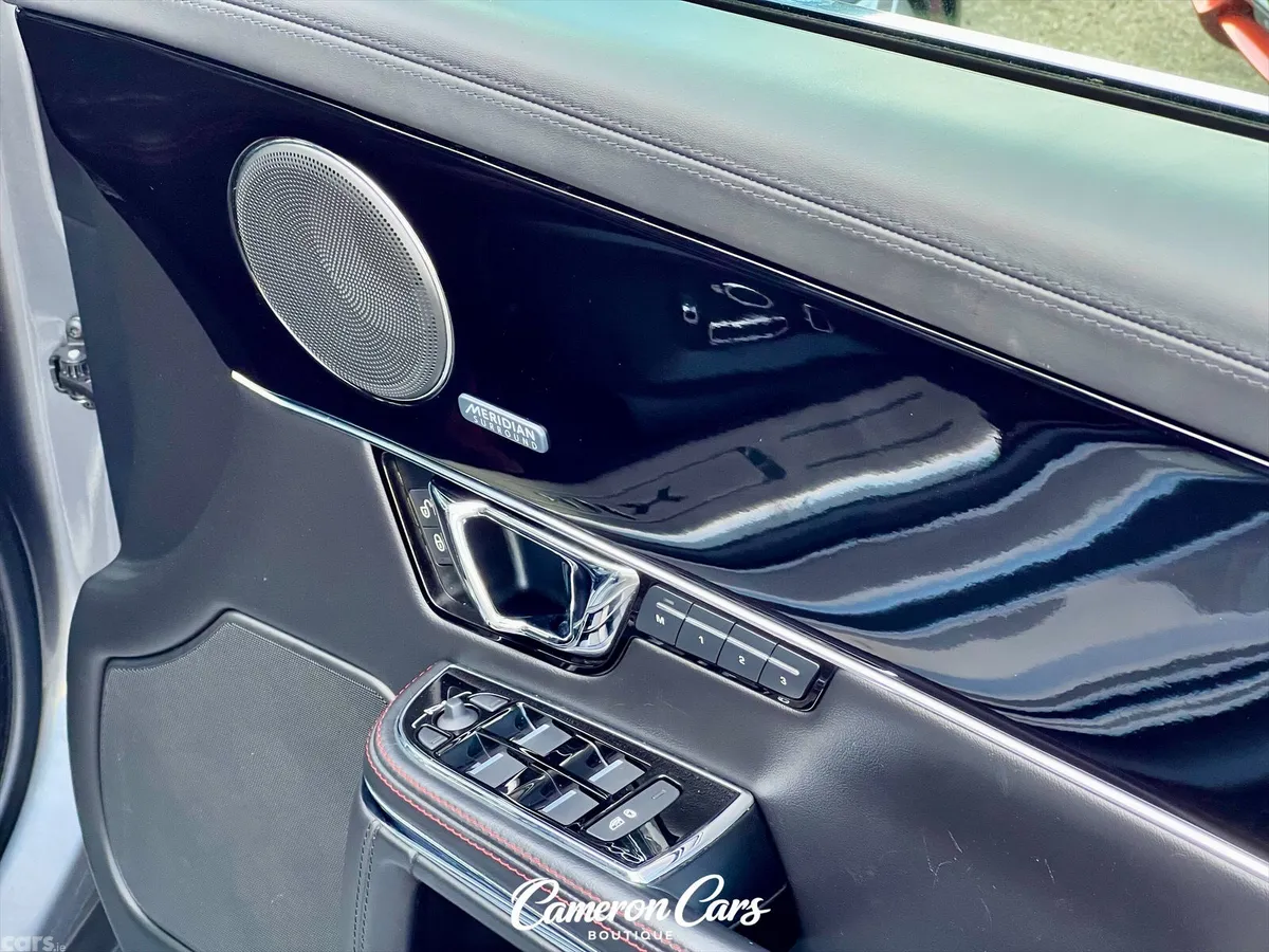 Jaguar XJ Saloon, Petrol, 2016, Grey