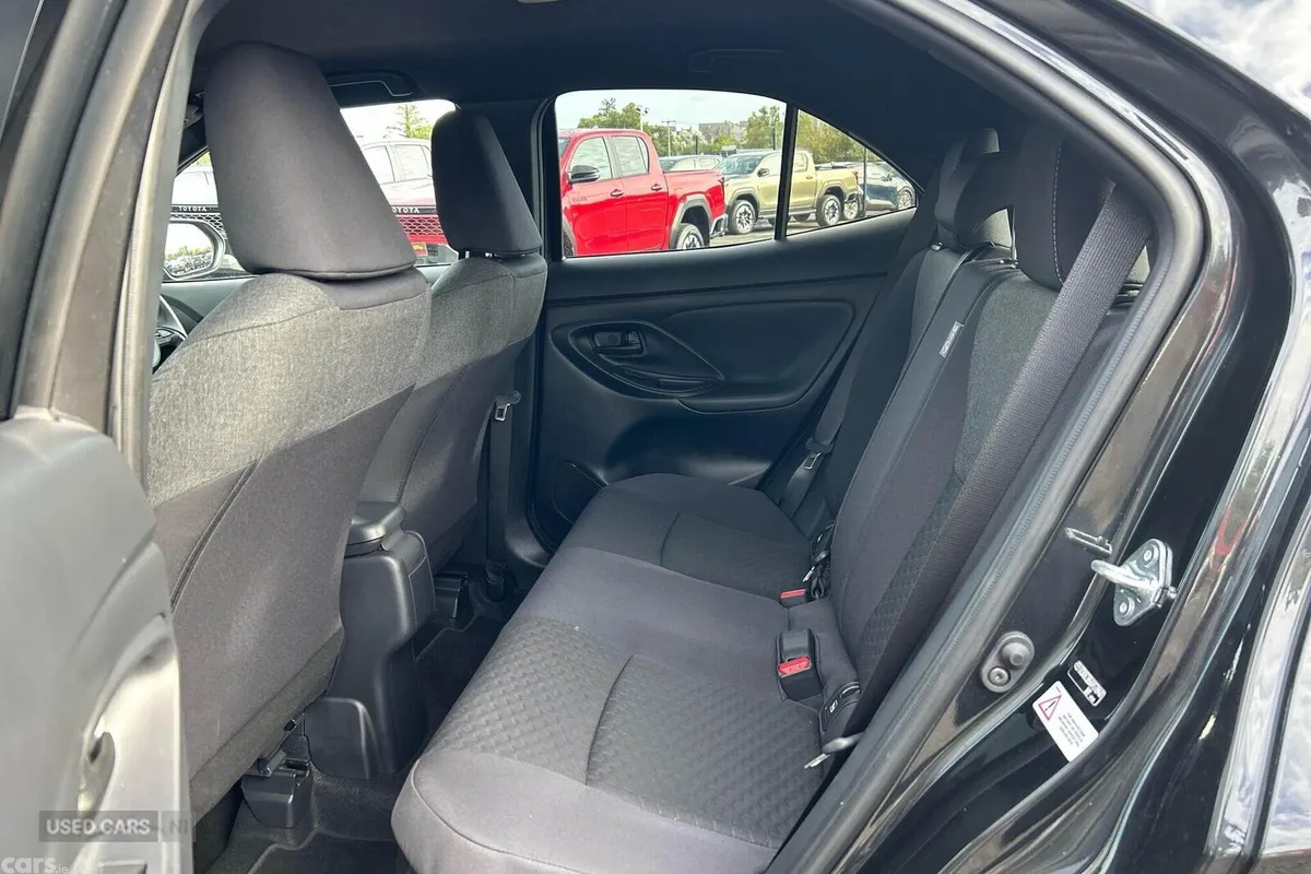 Toyota Yaris Cross SUV, Petrol Hybrid, 2026, Black