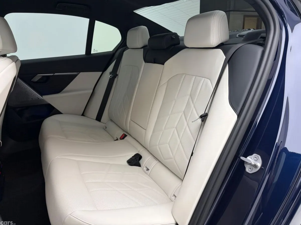 BMW 5-Series Saloon, Petrol Plug-in Hybrid, 2024, Blue