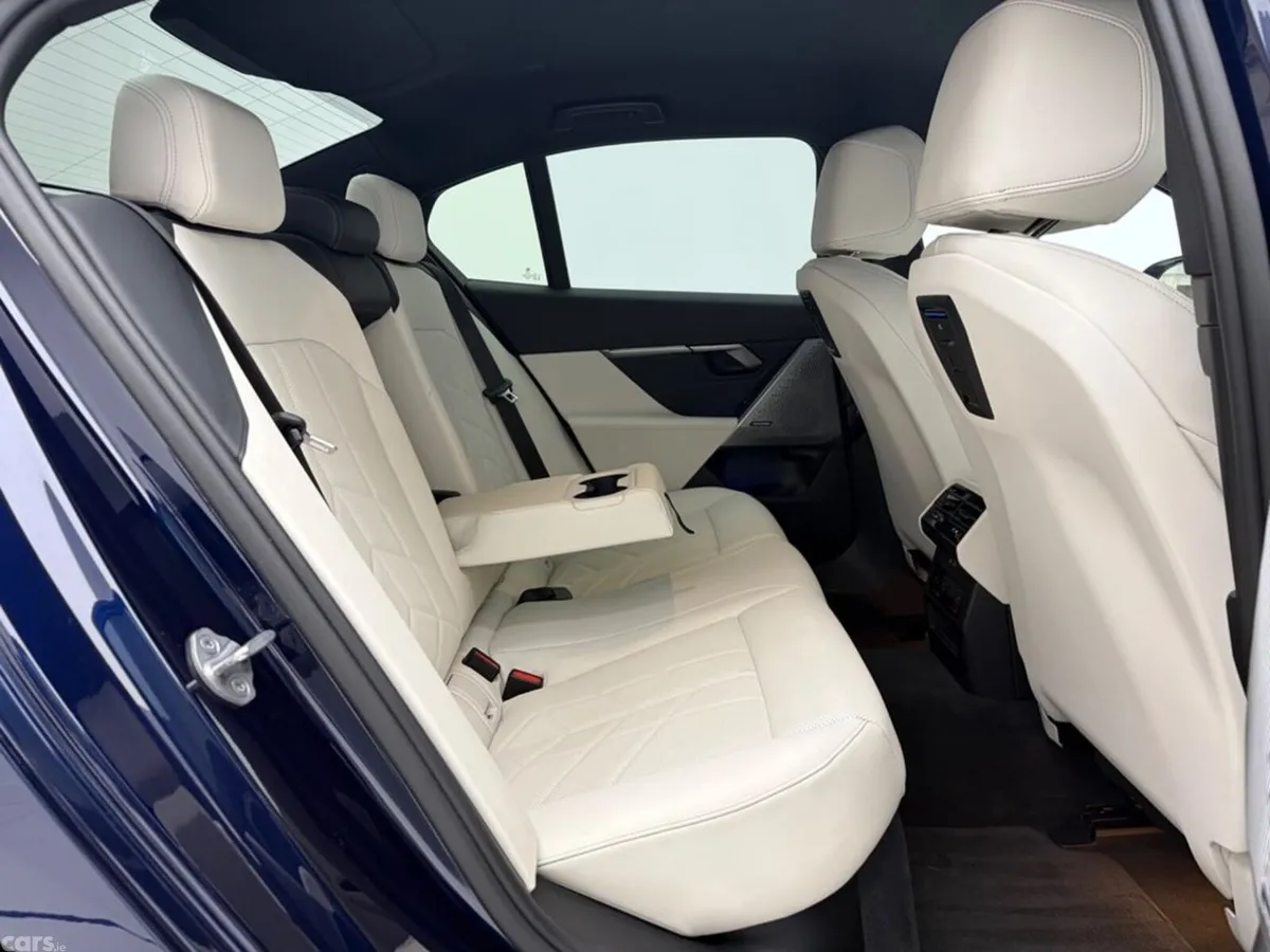 BMW 5-Series Saloon, Petrol Plug-in Hybrid, 2024, Blue