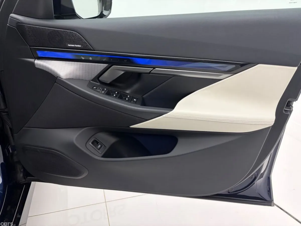 BMW 5-Series Saloon, Petrol Plug-in Hybrid, 2024, Blue
