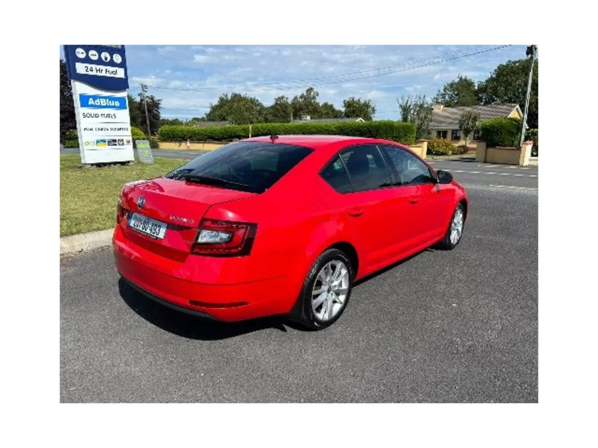 Skoda Octavia Hatchback, Diesel, 2020, Red