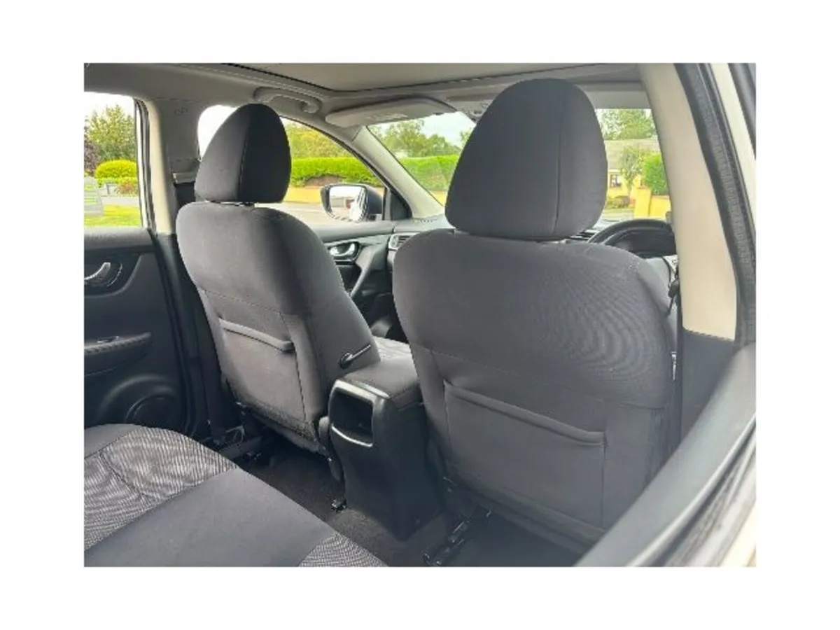 Nissan Qashqai MPV, Petrol, 2016, White