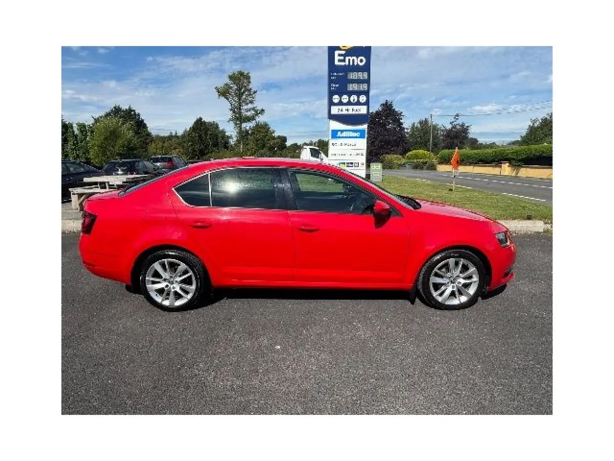 Skoda Octavia Hatchback, Diesel, 2020, Red