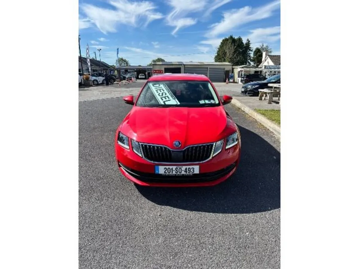Skoda Octavia Hatchback, Diesel, 2020, Red