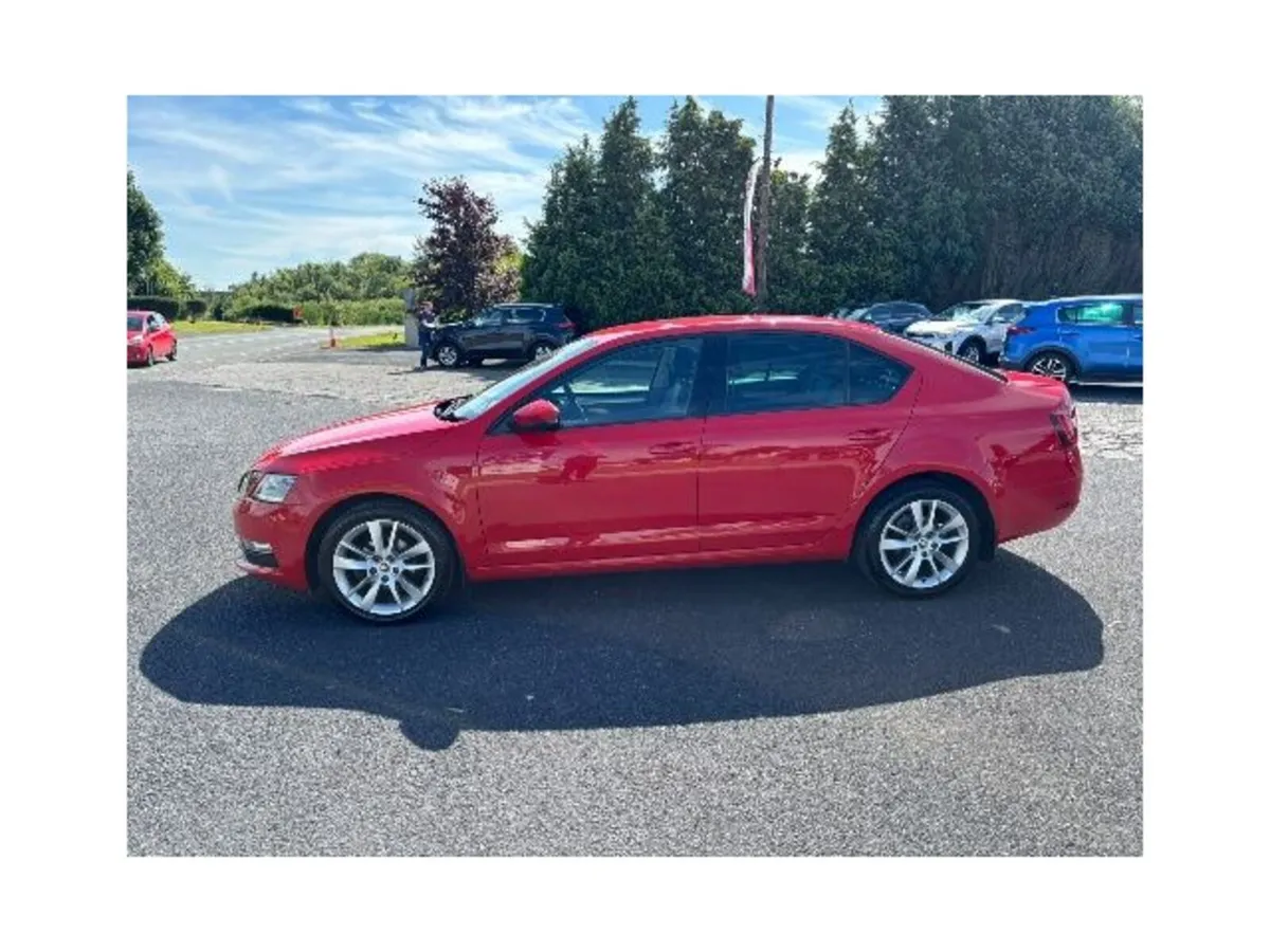 Skoda Octavia Hatchback, Diesel, 2020, Red